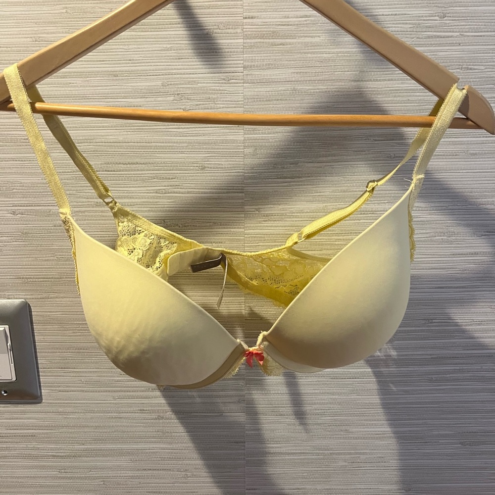 Victoria's Secret Sunny Lace Bra